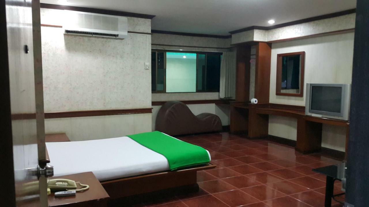 Aparthotel West Wing Mansion Bangkok Esterno foto