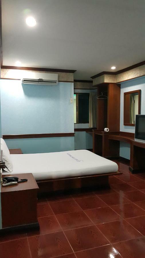 Aparthotel West Wing Mansion Bangkok Esterno foto